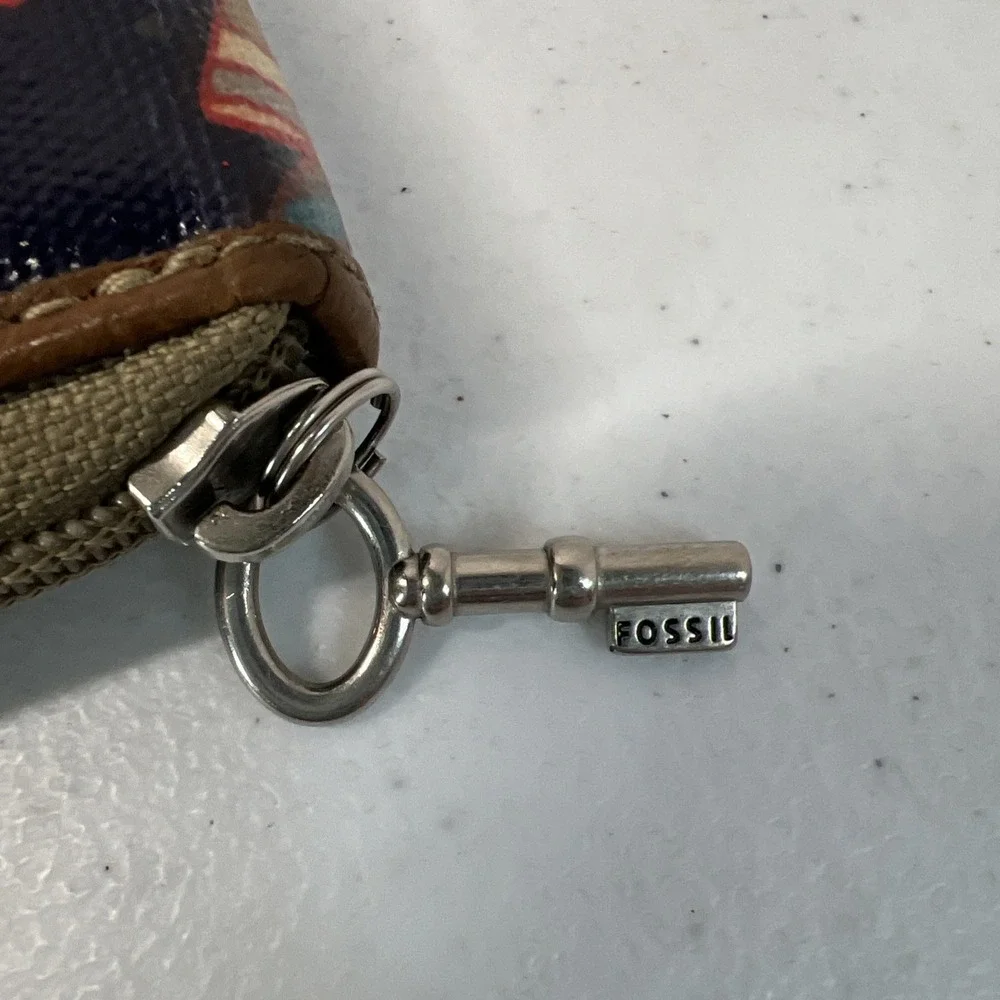 Vintage Fossil Key-Per Zip Around Card Wallet Coated Canvas City